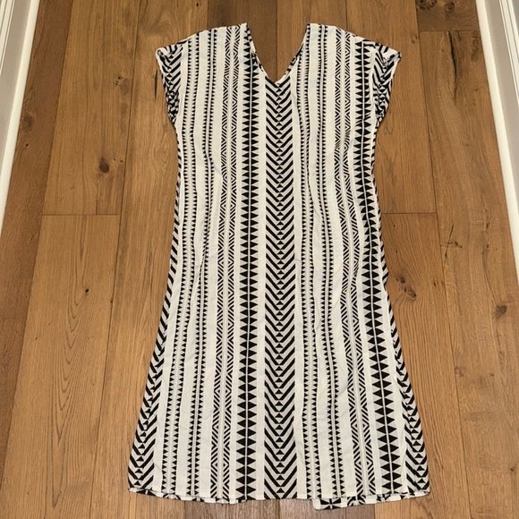 Velvet by Graham & Spencer Dresses & Skirts - Velvet by Graham & Spencer Jacquard Caftan Dress